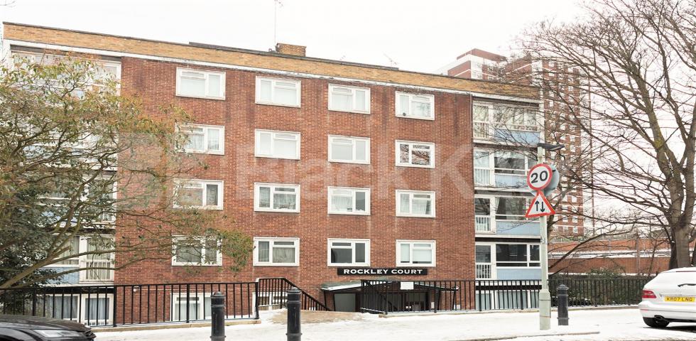 			HOT WATER AND HEATING INCLUDED, Studio Apartment, 1 bath, 1 reception Flat			 Rockley Road, Shepherds Bush